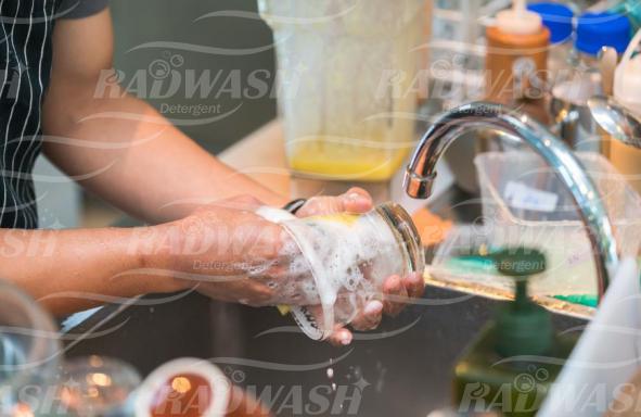 از بین بردن چربی ها با مایع ظرفشویی